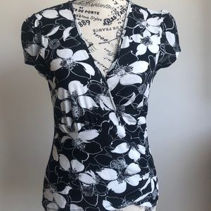 Kenneth Cole floral top black/white Size Small, EUC